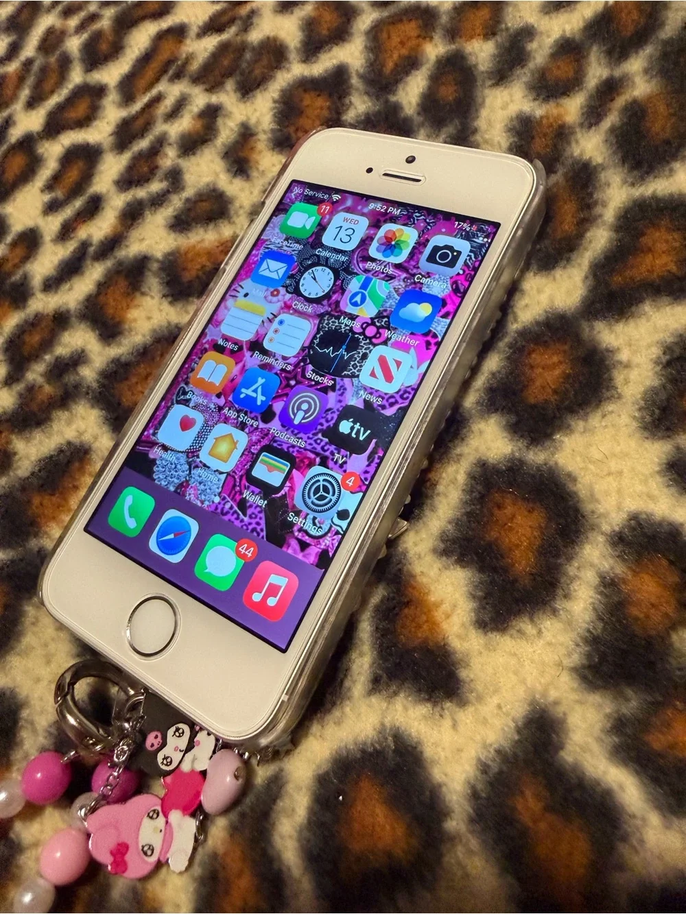 iPhone SE (2016) MINT CONDITION!!